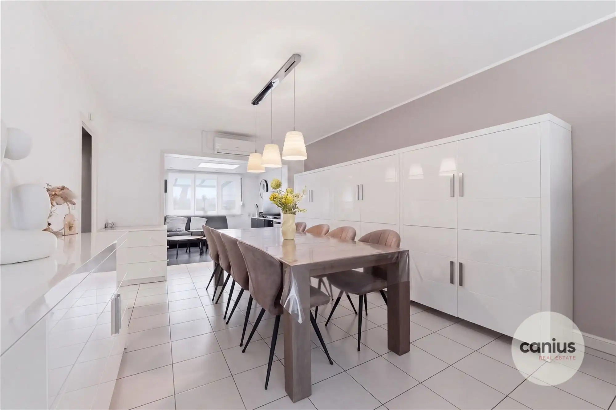 INSTAPKLARE EN VERZORGDE HALFOPEN BEBOUWING MET RUIME TUIN EN DRIE SLAAPKAMERS IN LANDEN foto 5