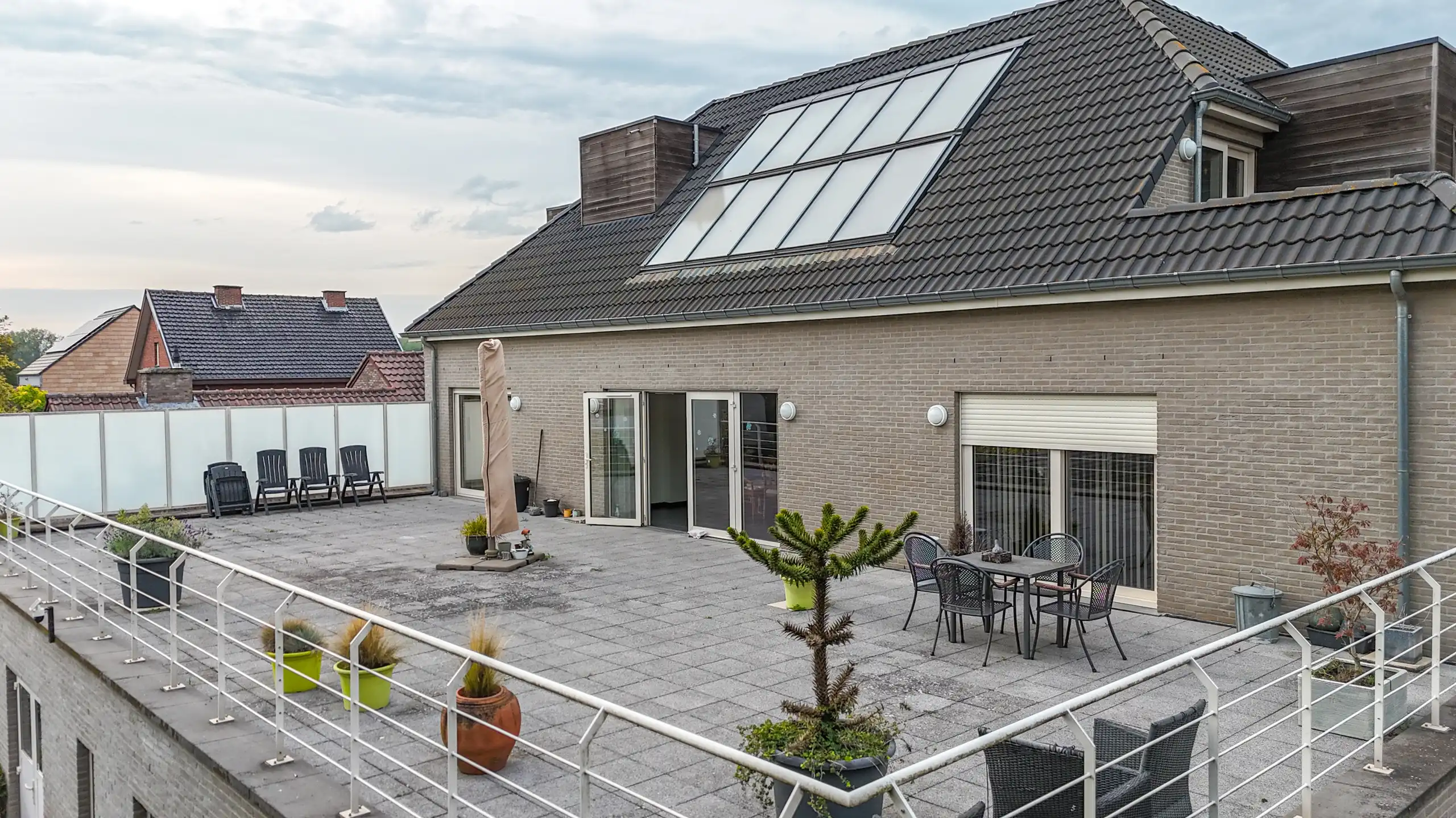 Veelzijdig investeringspand met 10 kamers, lift en kelder! foto 103