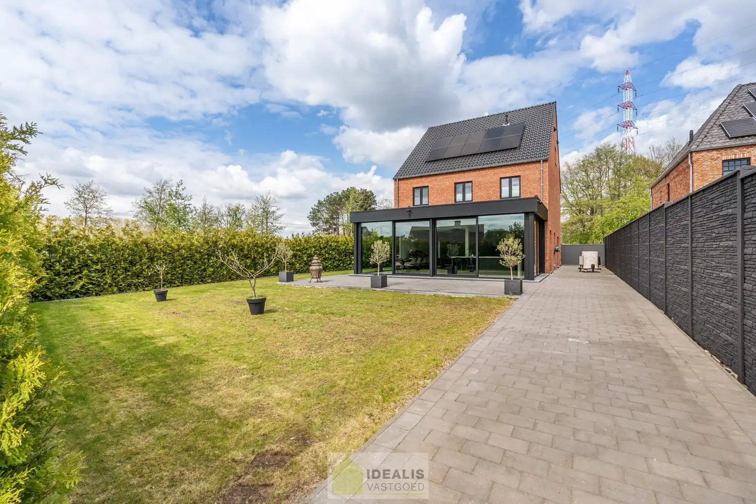EEN BIJZONDER RIANTE WONING VAN MAAR LIEFST 302M² WOONOPPERVLAKTE OP EEN KNAP PERCEEL VAN 5A 90CA. foto 10