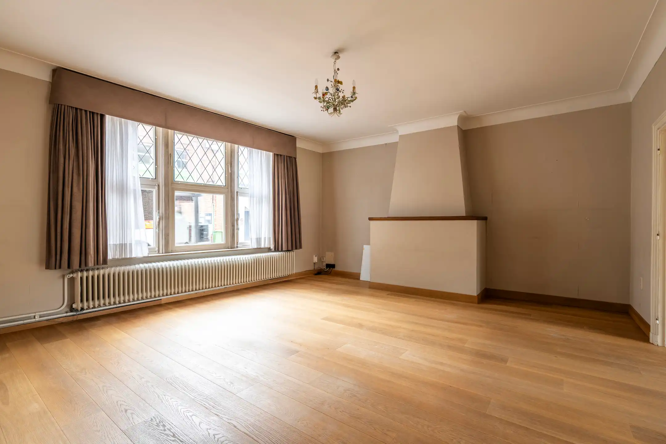 Ruime woning met 6 slpks en garage in centrum Beerse foto 3