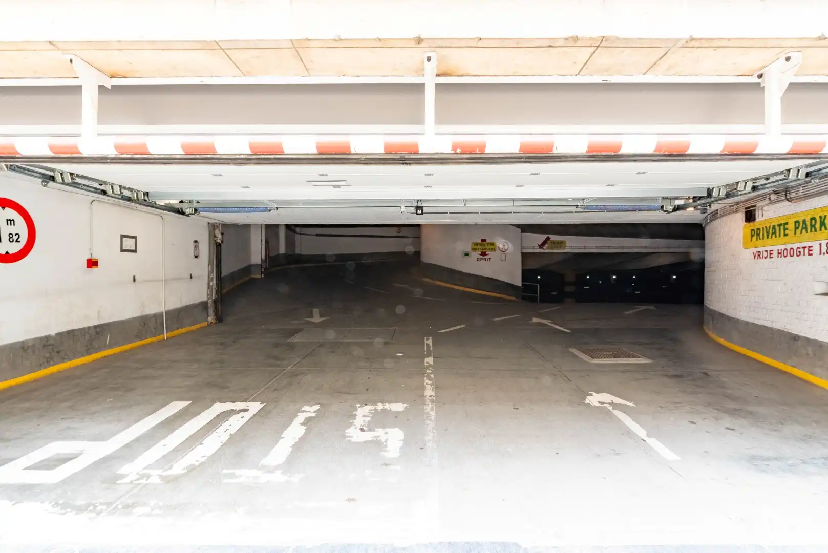 Autostaanplaats tussen Meir, Hopland en Frankrijklei foto 6