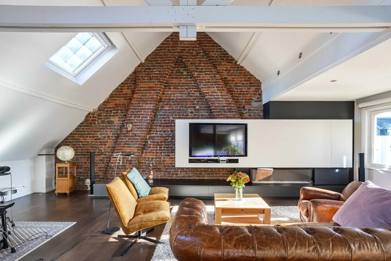 Karaktervolle herenwoning (310 m²) met GARAGE en loftverdieping in het hart van Aalst foto 3