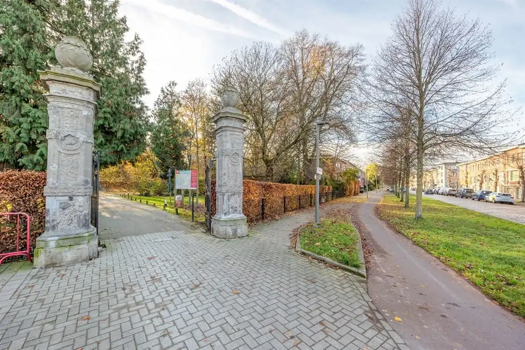 Ruim gelijkvloers kantoor met multifunctionele achterbouw foto 25