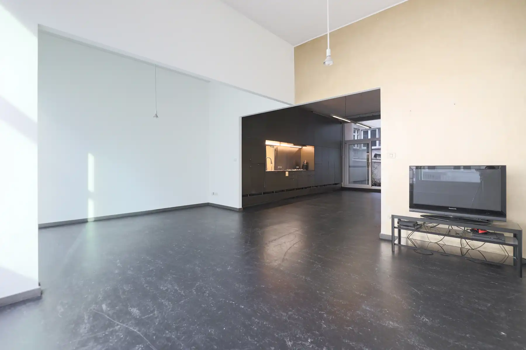 Uniek appartement met loftgevoel en terras foto 3