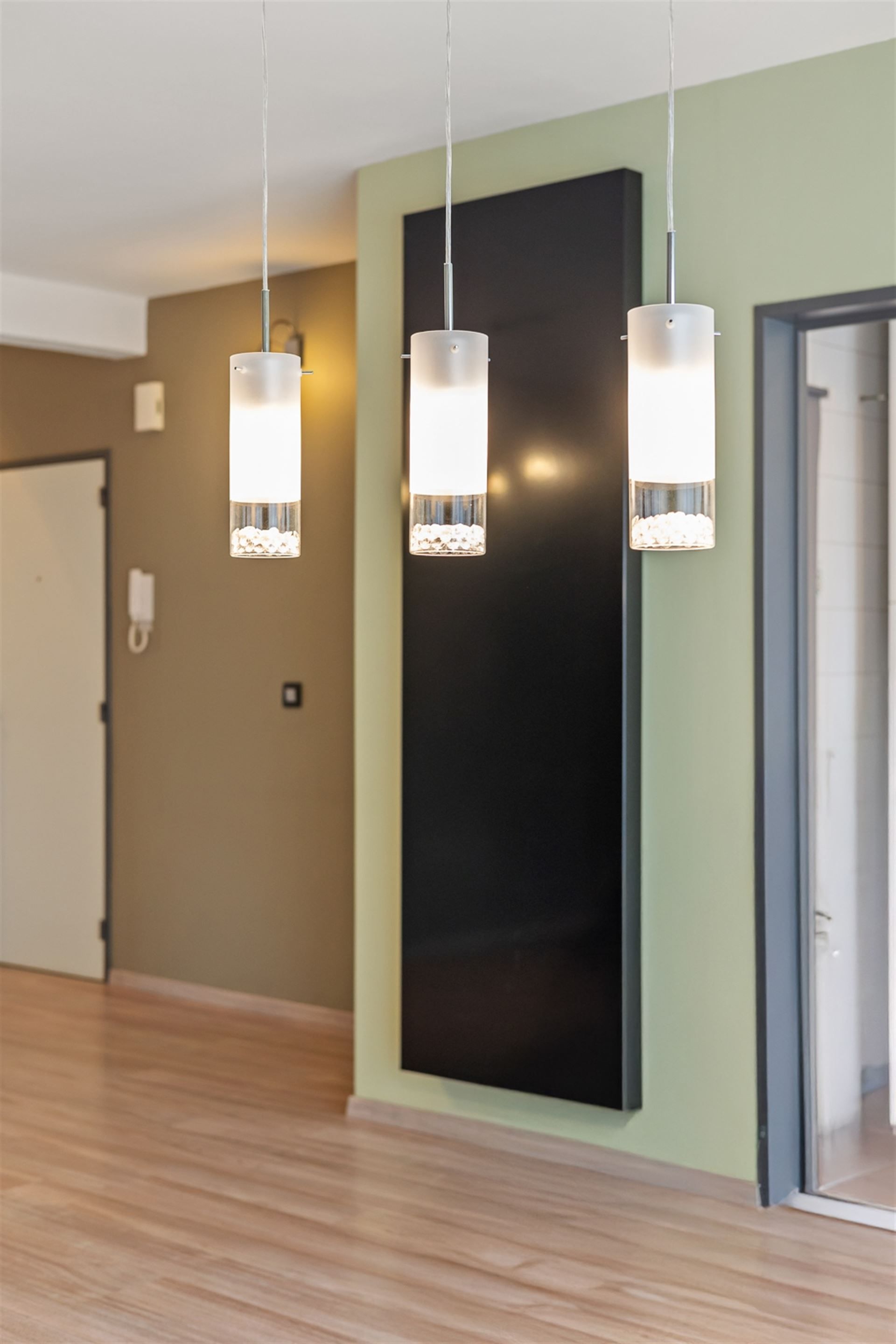 Instapklaar Appartement met Terras en Parking  foto 8