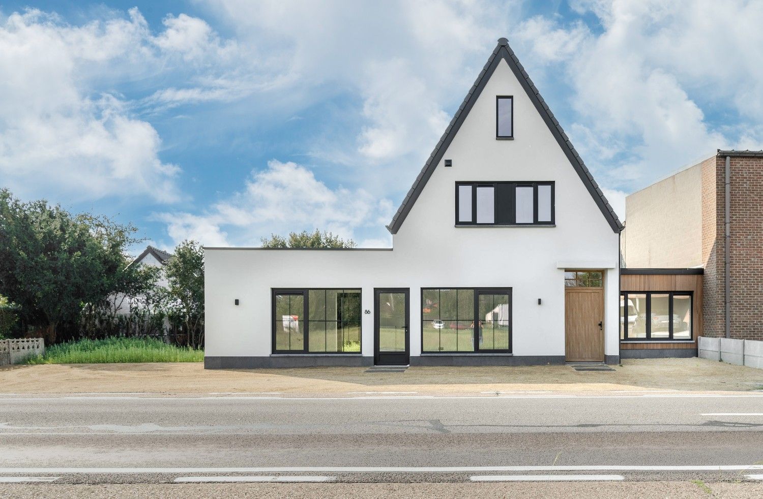 Volledig gerenoveerde woning met zeer veel mogelijkheden foto 1