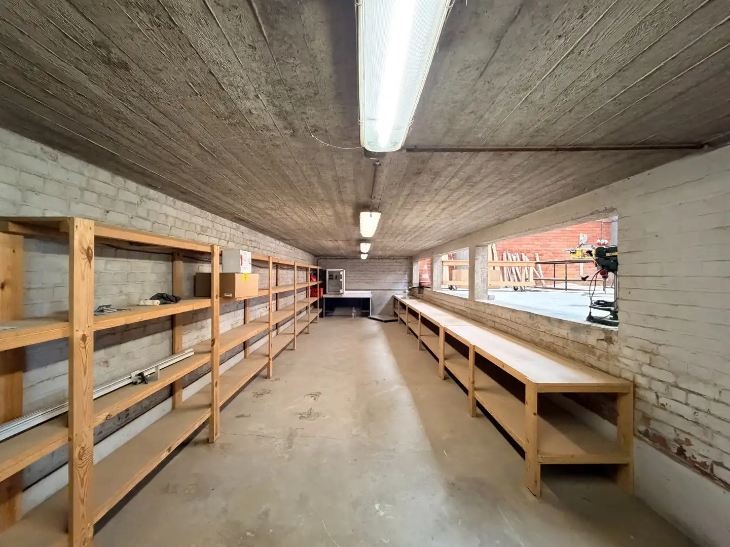 Loods met een oppervlakte van ± 300 m² in centrum Tielt! foto 4