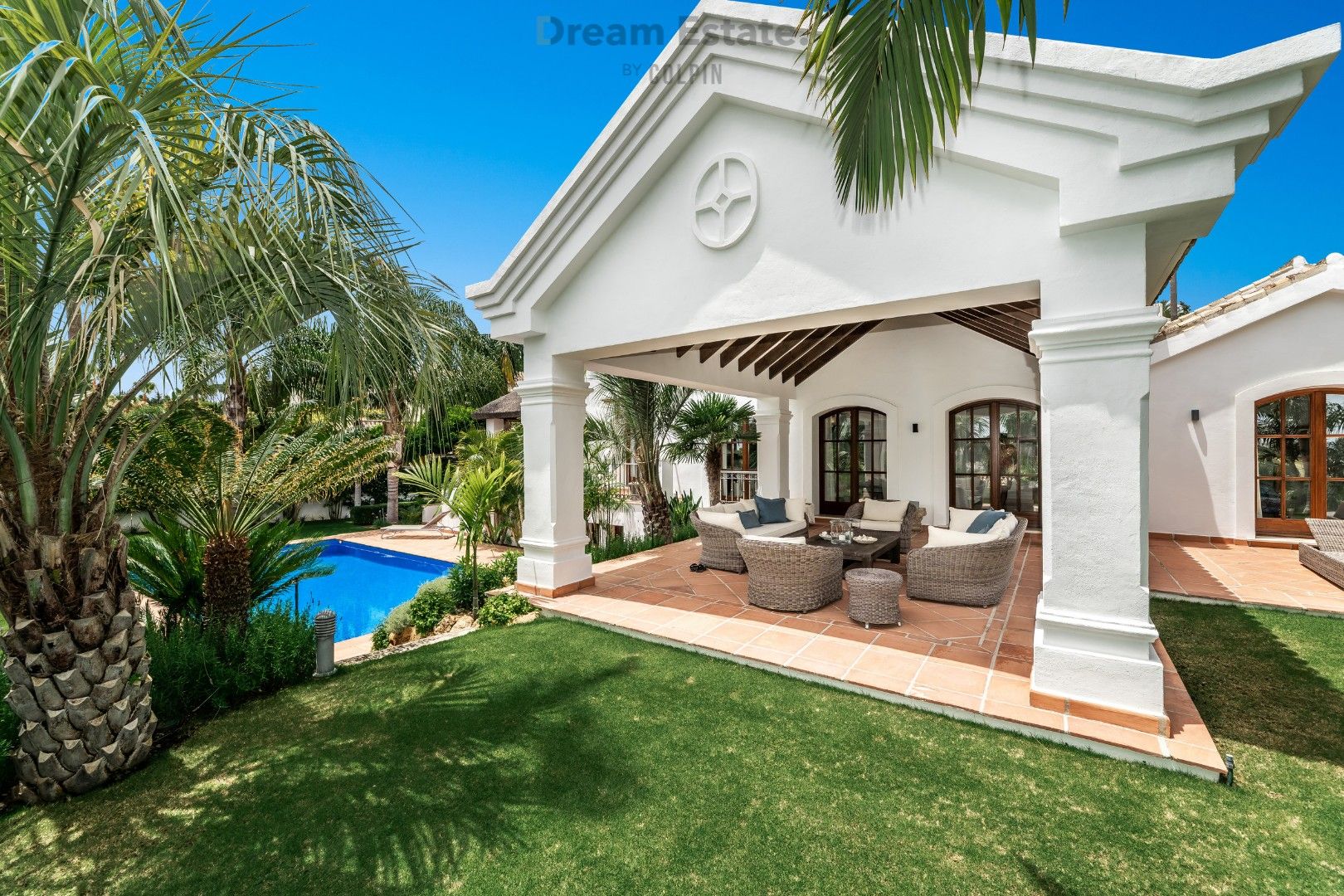 Een werkelijk prachtige Andalusische villa tegenover de golf te Benahavis regio. foto 21