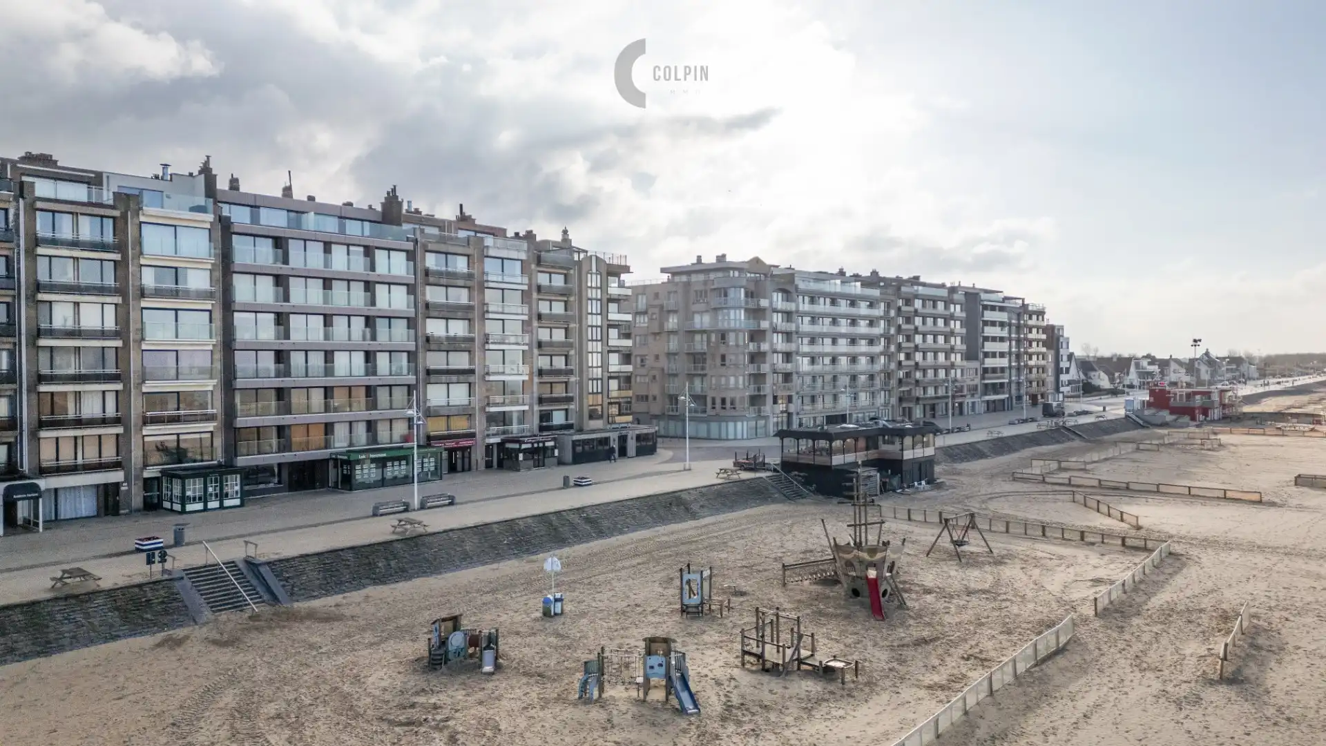 Uniek handelspand op de Zeedijk van Zeebrugge met zeezicht foto 16