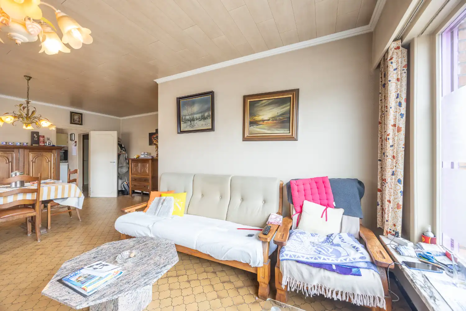Te renoveren halfopen woning met veel potentieel foto 8