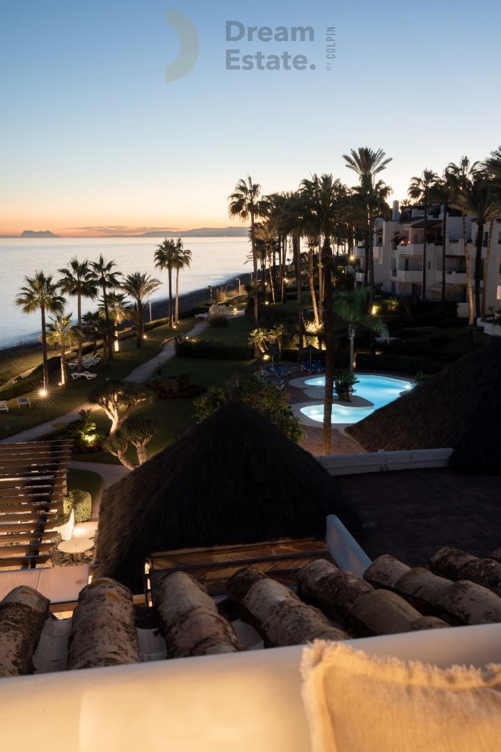Luxe penthouse frontline beach Estepona. foto 44