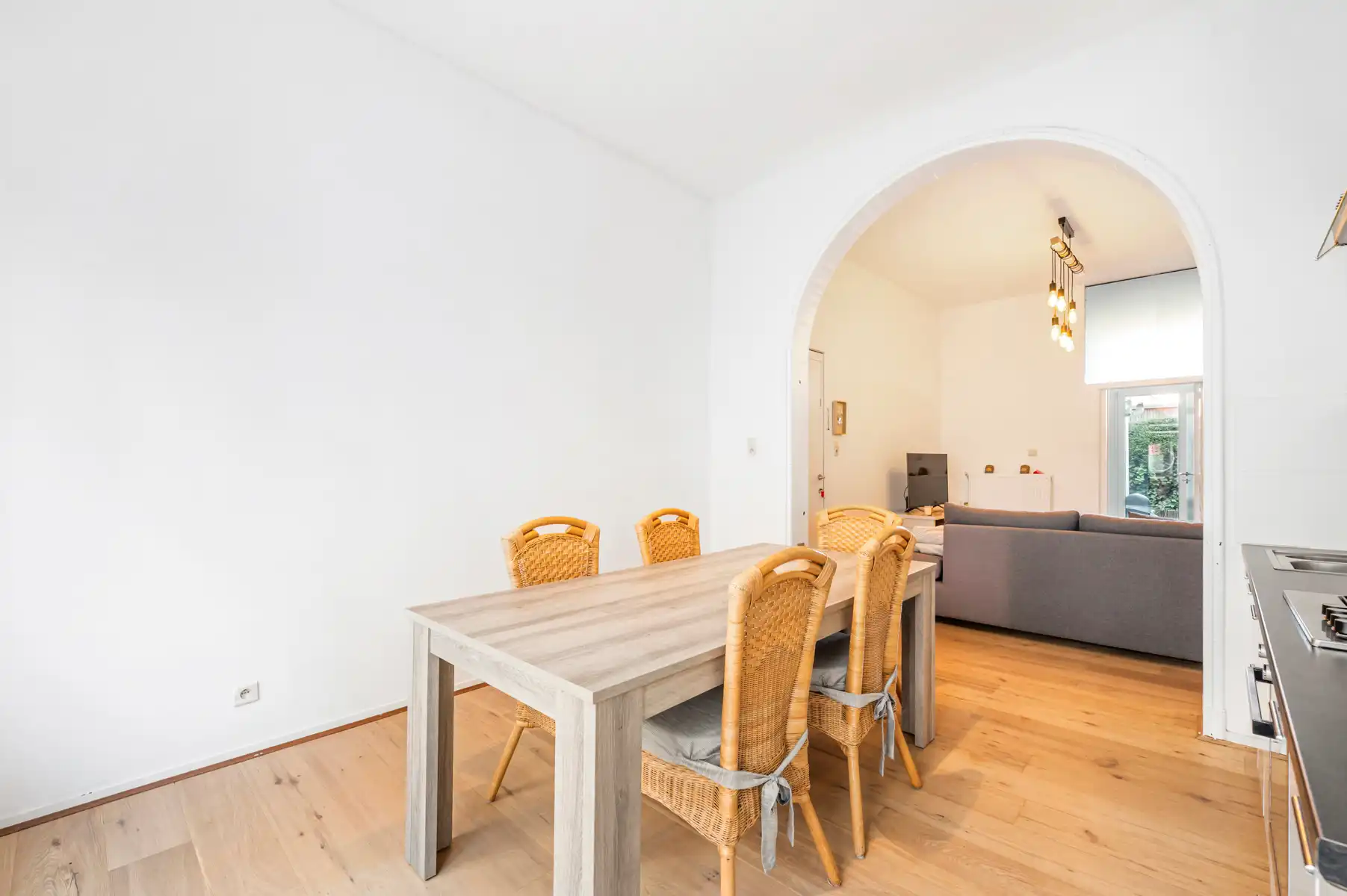 Verhuurde opbrengsteigendom met 4 appartementen foto 4