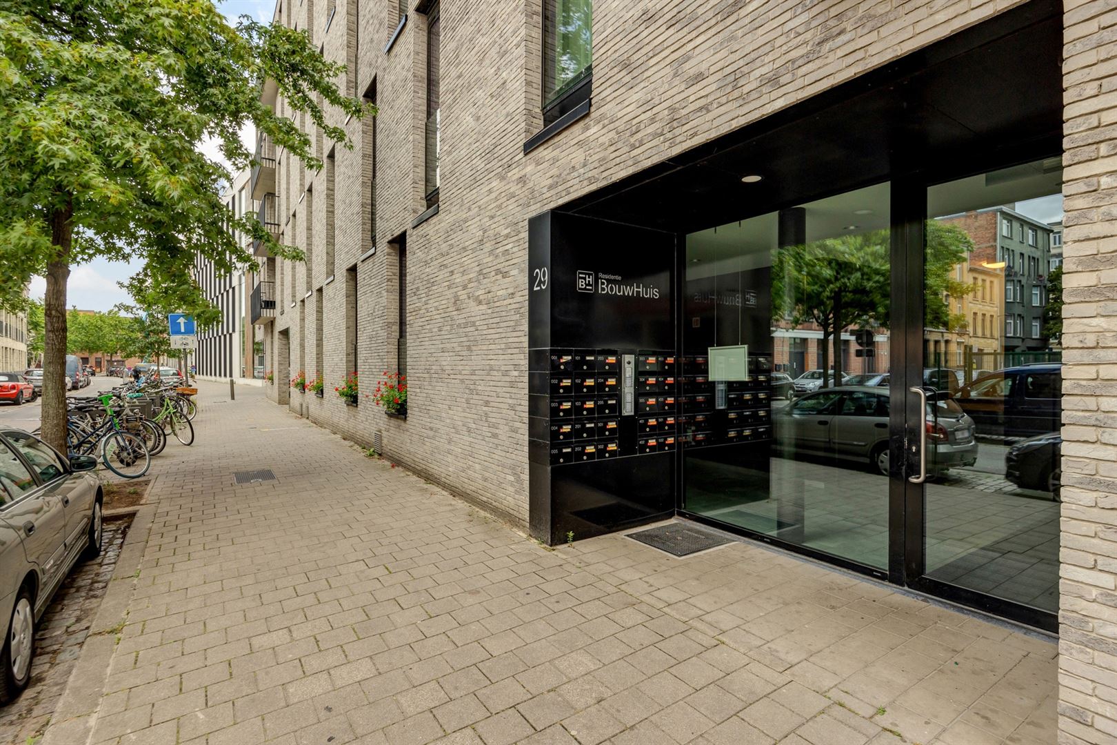 Instapklaar appartement met mega terras foto 2