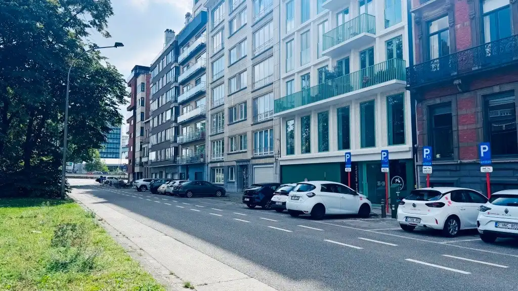 Centraal gelegen gerenoveerd 3-slaapkamerappartement met 2 terrassen foto 15
