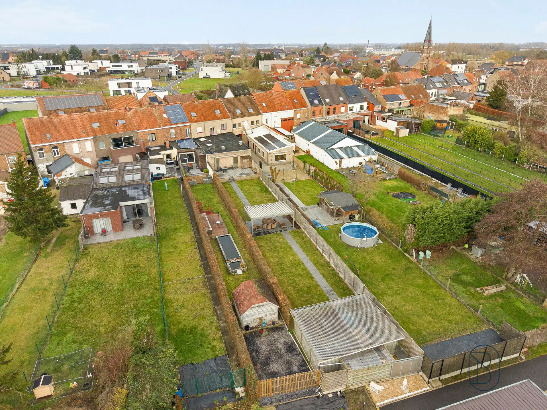 Topgelegen handelspand met woonst foto 32