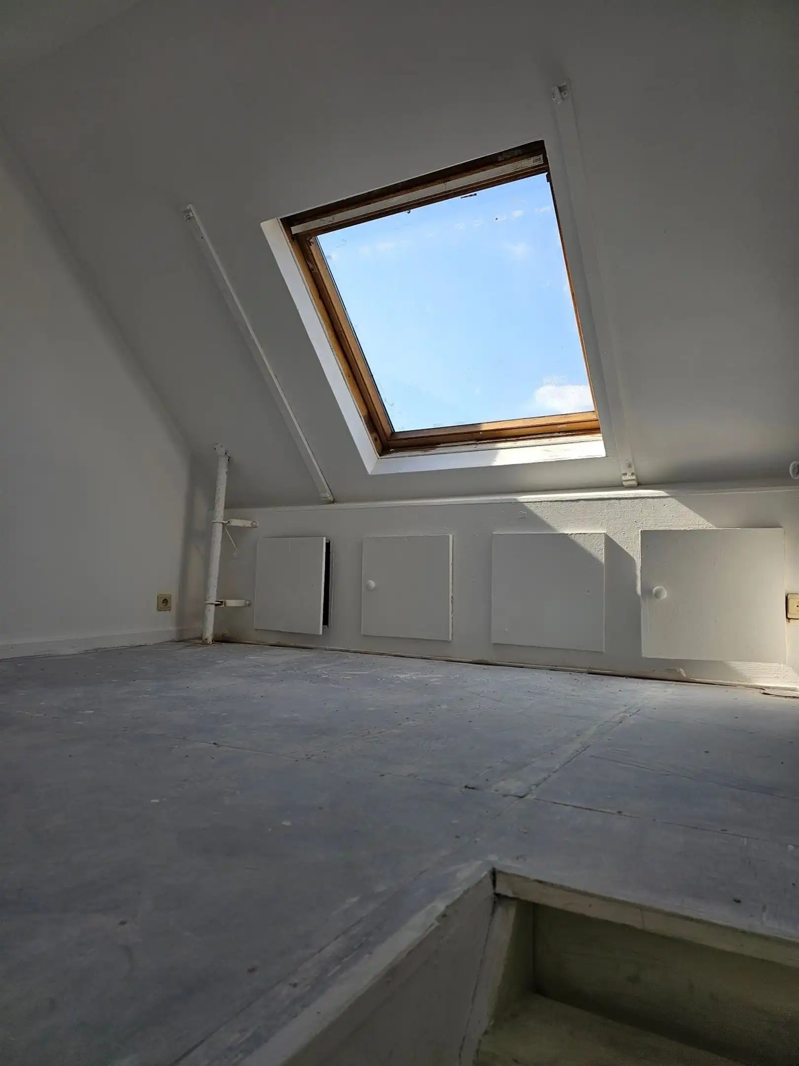 Centraal gelegen, op te frissen rijwoning met 4 slaapkamers. foto 13