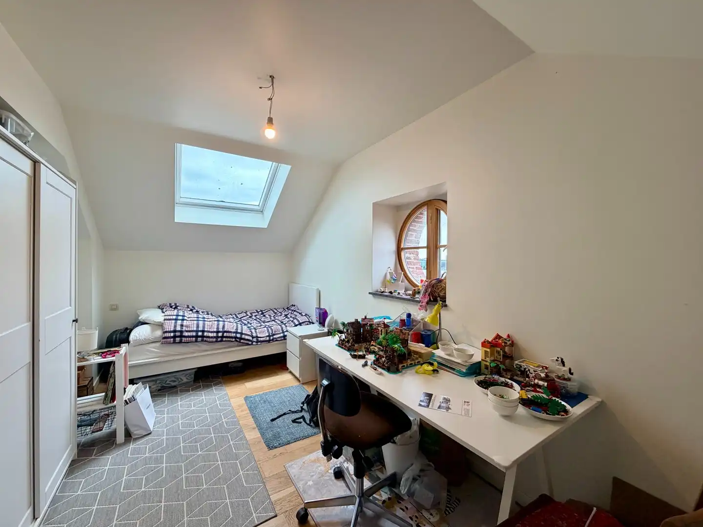 Gerenoveerd duplex-appartement met twee slaapkamers te Ardooie centrum! foto 12