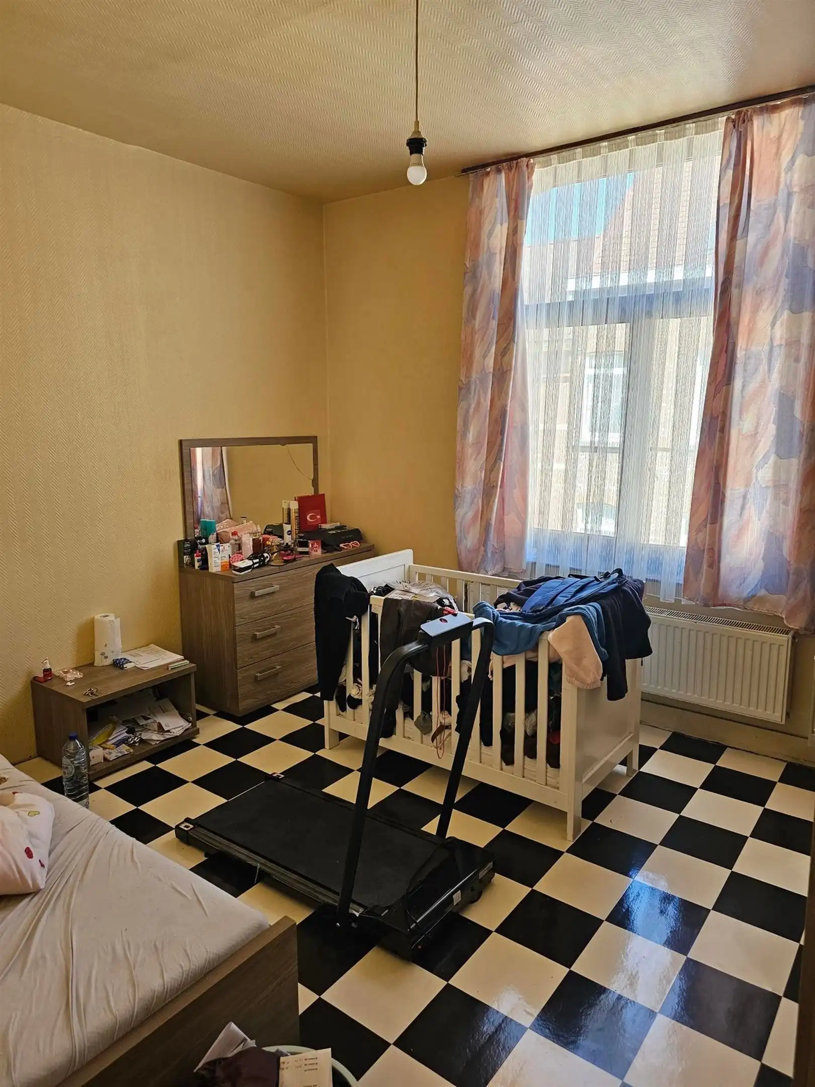 Centraal gelegen rijwoning met 3 slaapkamers en grote geïsoleerde zolder. foto 8