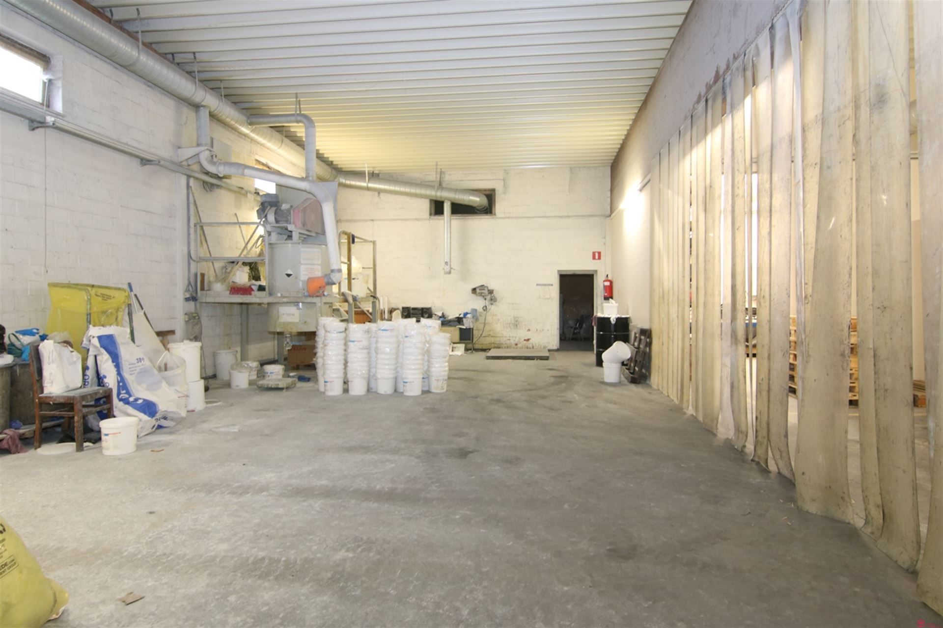 bedrijfsgebouw met kantoren foto 13