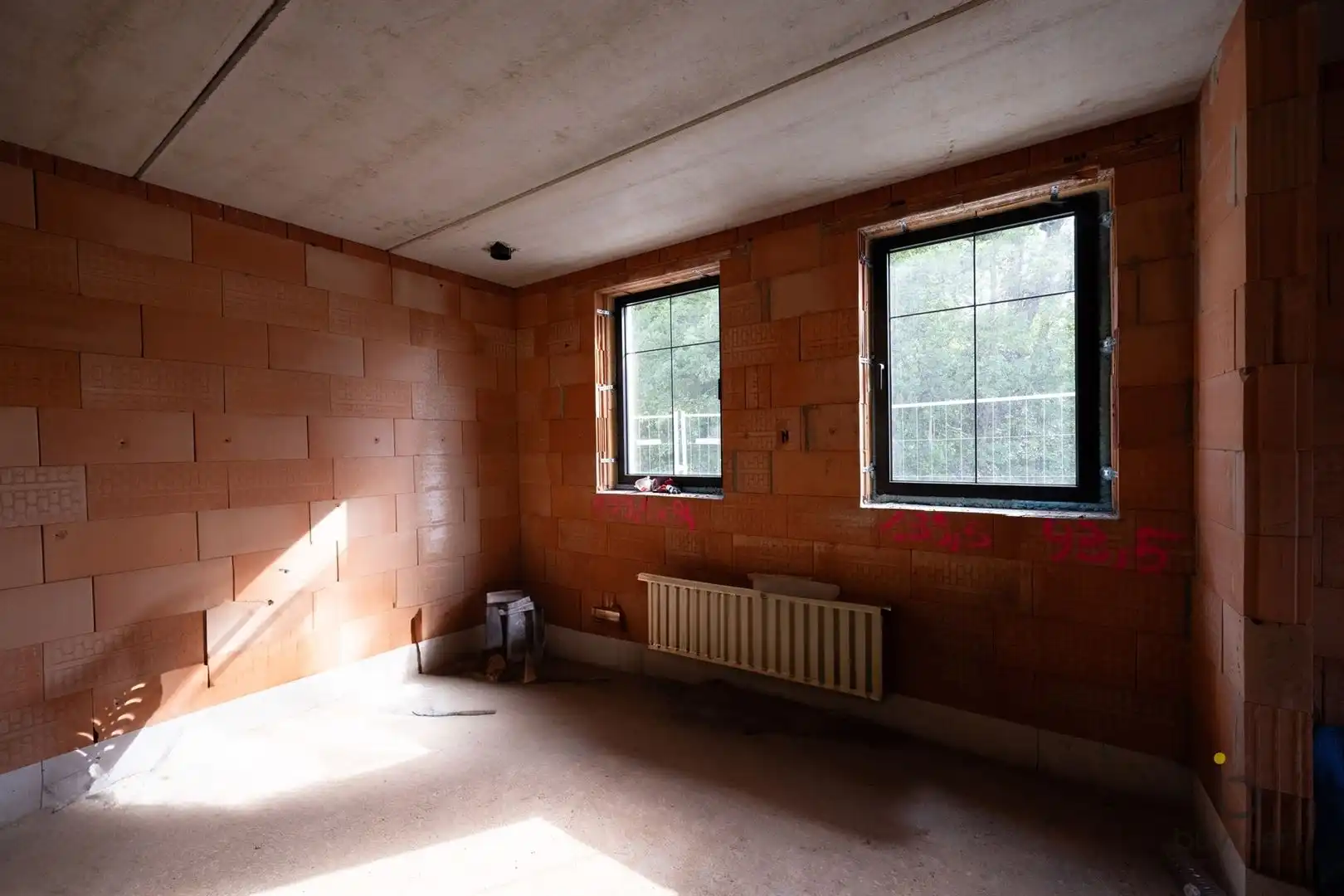 Tijdloze halfopen nieuwbouwwoning BEN-woning, bel-étage, ideaal woon-werk of voor zorgwoning. foto 9
