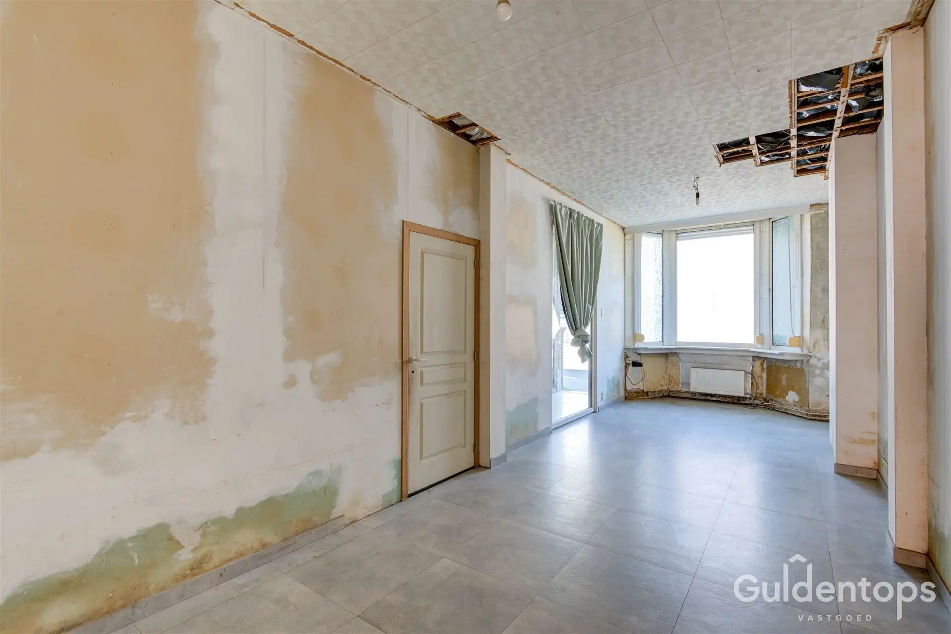 Te renoveren gezinswoning met 3 slaapkamers en grote tuin. foto 6