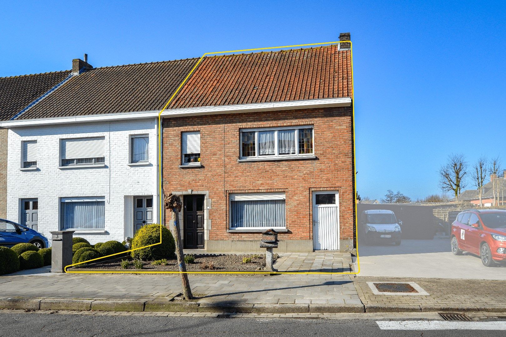 Hoofdfoto van de publicatie: Ruime woning op rustige ligging in Eernegem