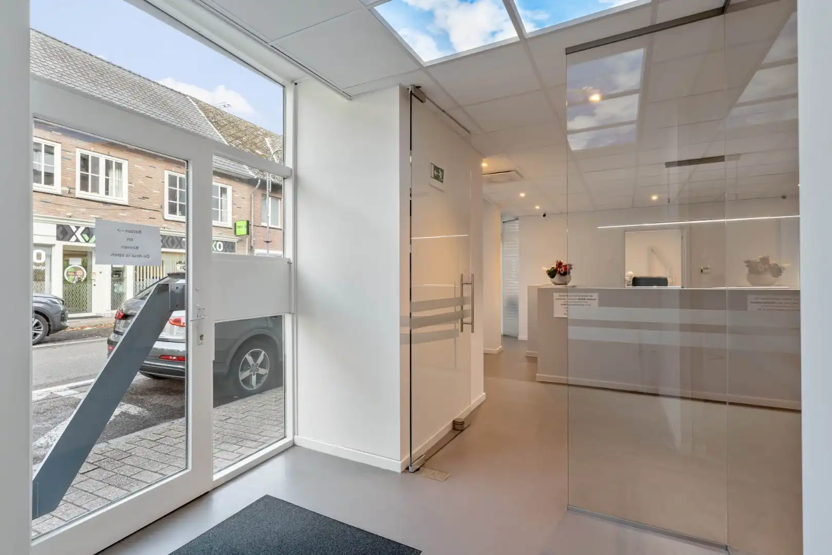 Ruim, zeer energiezuinig kantoor in het centrum van Neeroeteren met diverse mogelijkheden!   foto 3