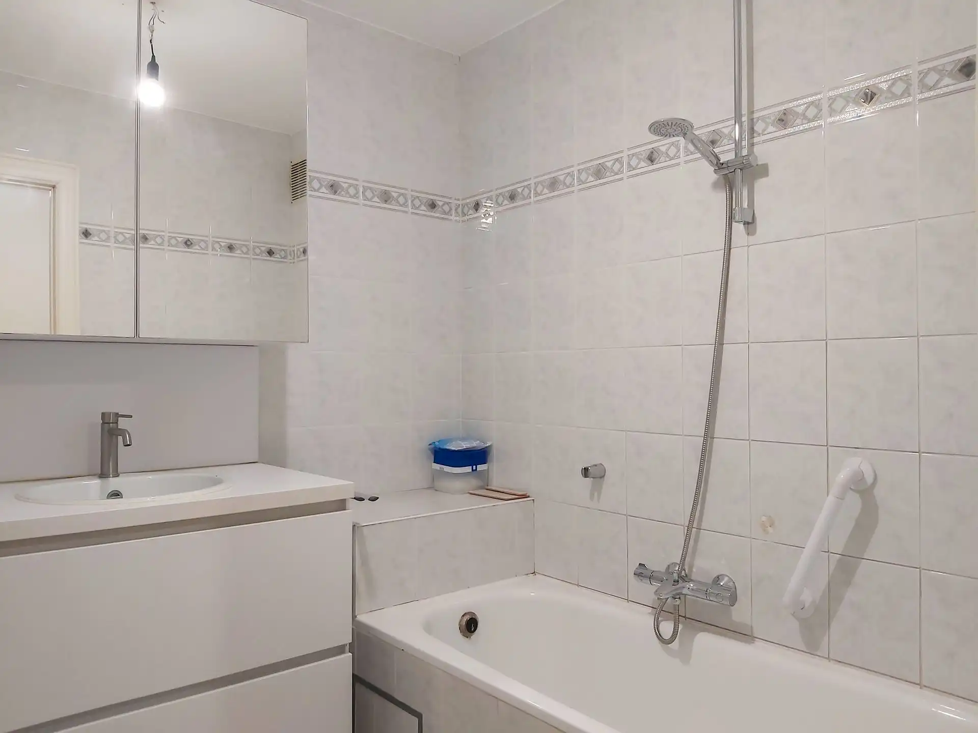 Gelijkvloers appartement met 2 slaapkamers, autostaanplaats en kelderberging in Maasmechelen! foto 13