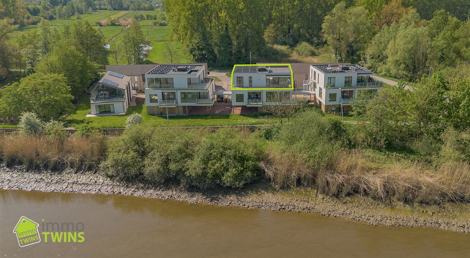 Uitzonderlijke penthouse op toplocatie te Sint-Onolfsdijk foto {{pictureIndex}}