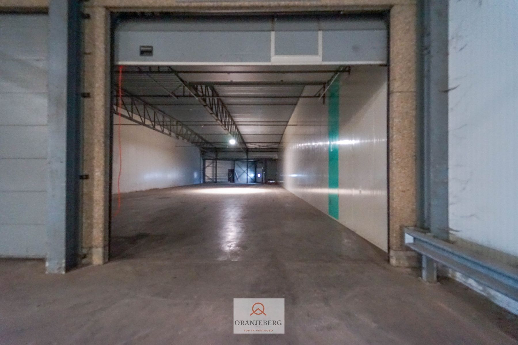 Groot magazijn (853m²) Te Huur met hoge bereikbaarheid vlakbij R4 foto 5