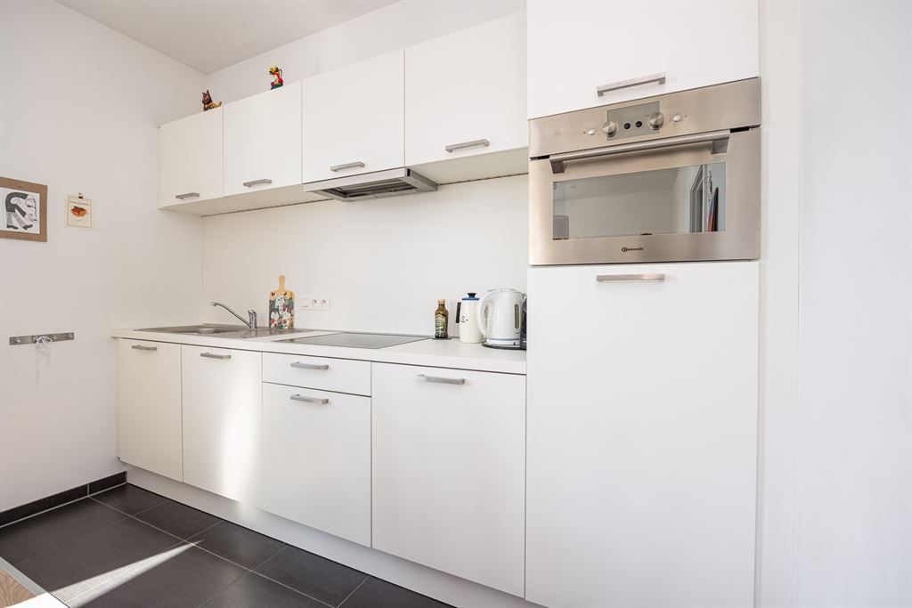 Recent appartement met terras en binnentuin foto 3