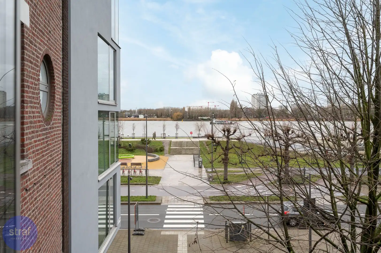 Cozy 2-slaapkamerappartement met Scheldezicht in Sint-Andries foto {{pictureIndex}}