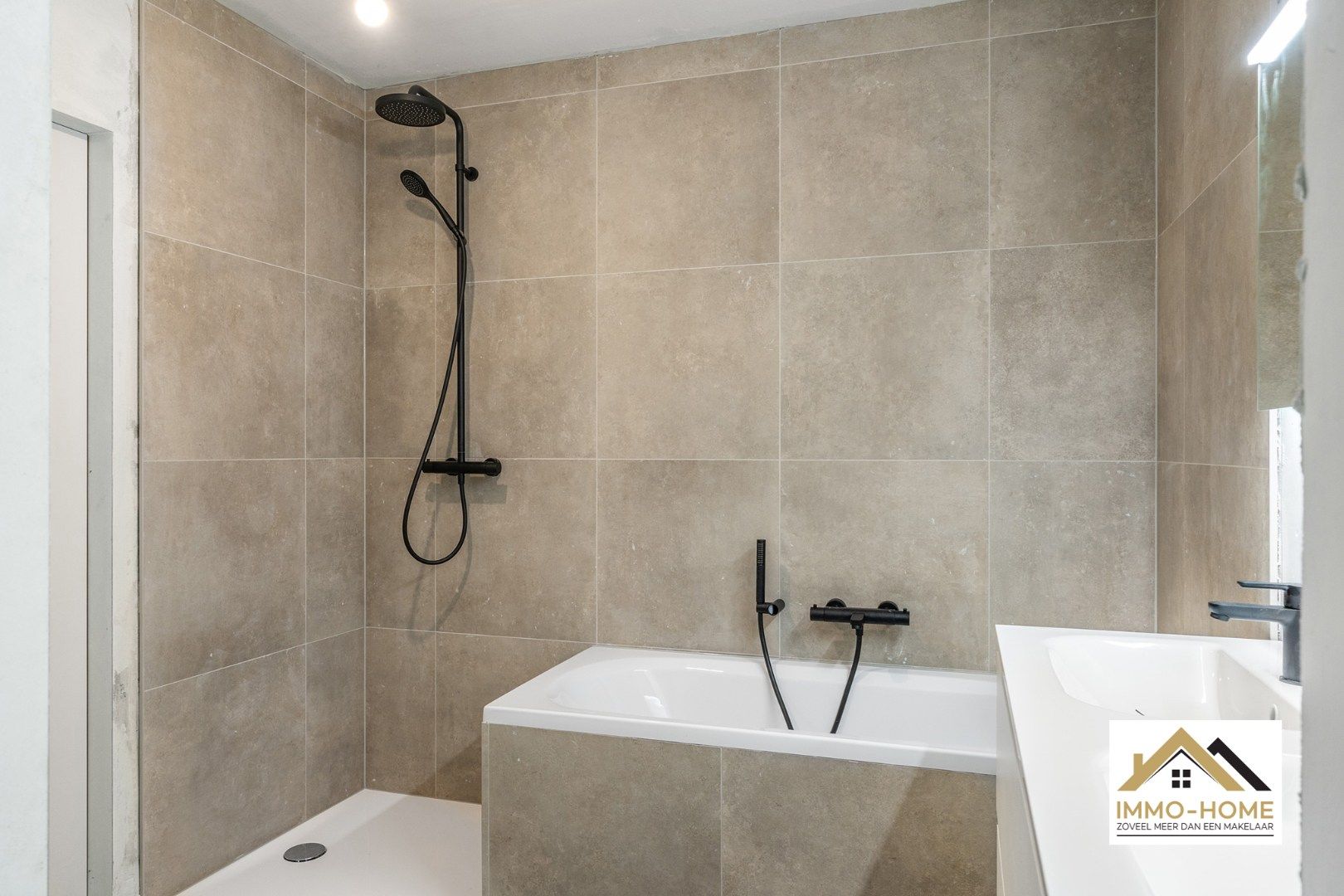 Nieuwbouw energiezuinig appartement met  4 slaapkamers! foto 10