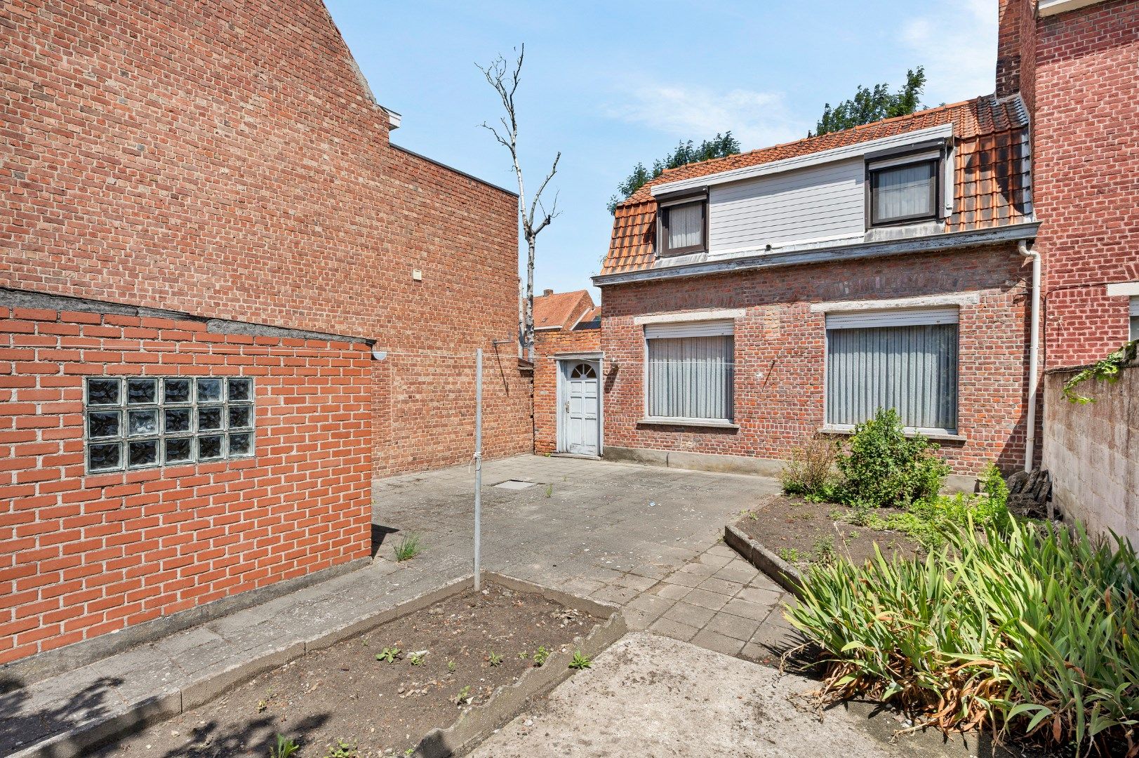 TE RENOVEREN WONING MET 2 SLPKS, GARAGE EN TAL VAN MOGELIJKHEDEN  foto 6