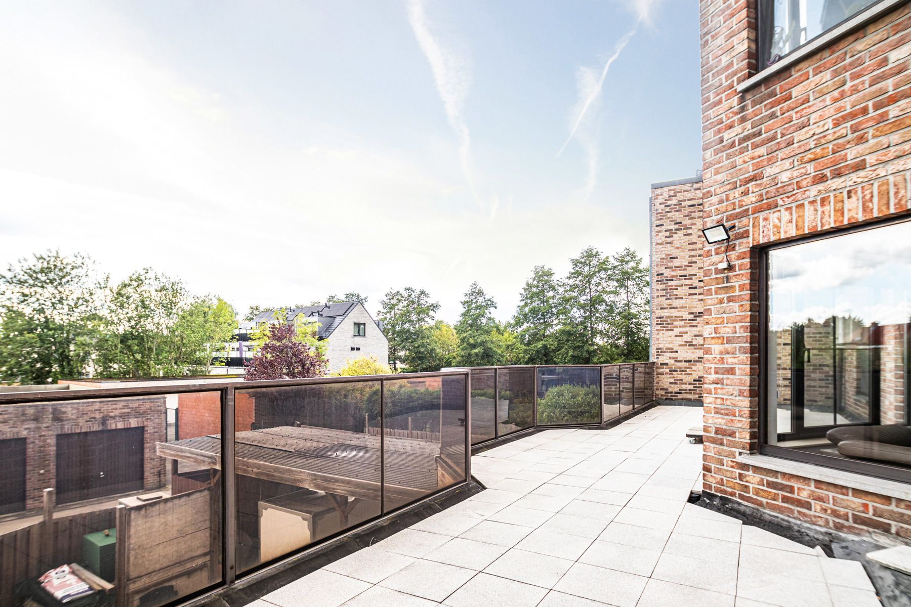 Ruim appartement met 2 slaapkamers, zonnig terras en garage foto 12