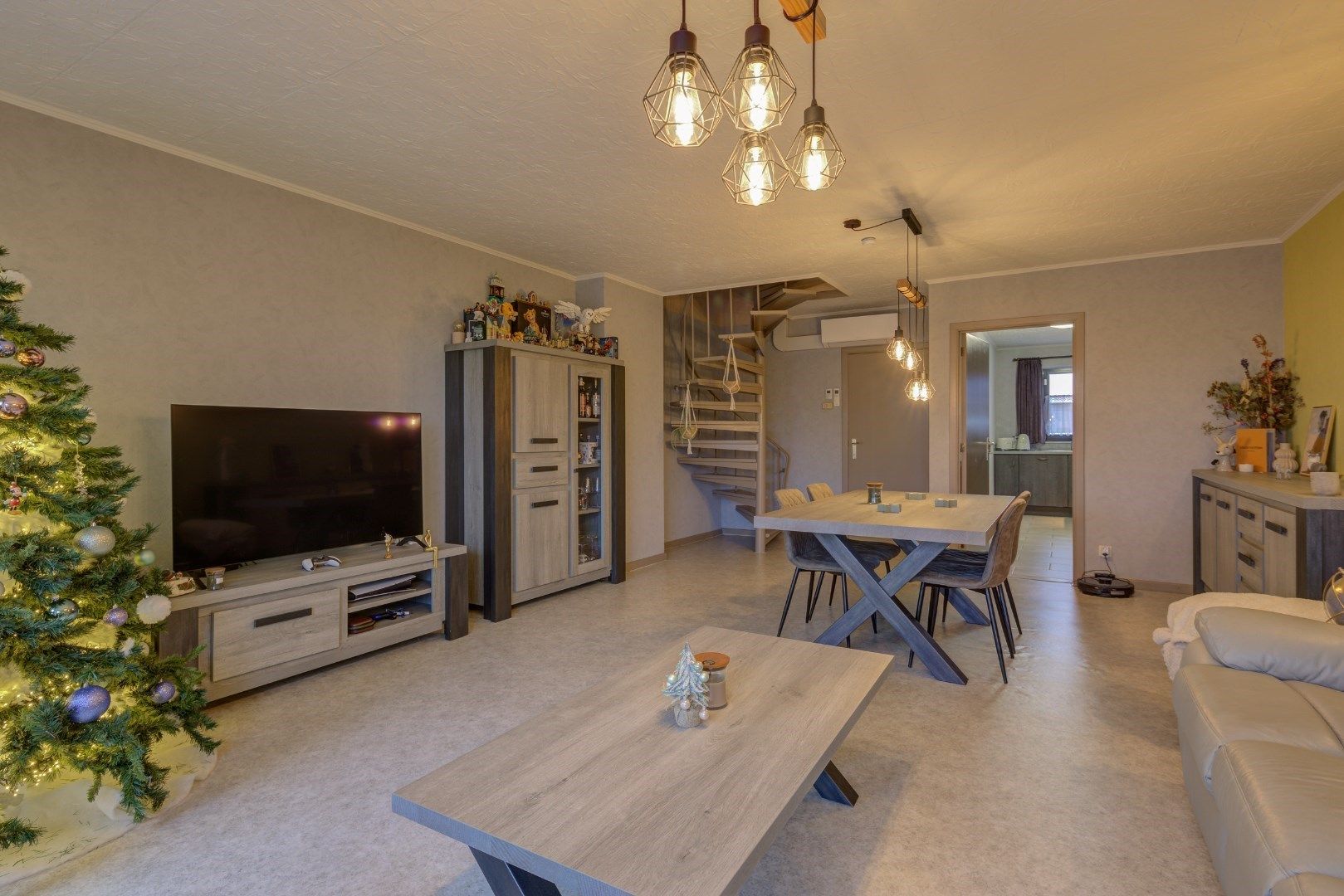 IN OPTIE ---- Instapklaar appartement met 3 slaapkamers te koop! foto 3