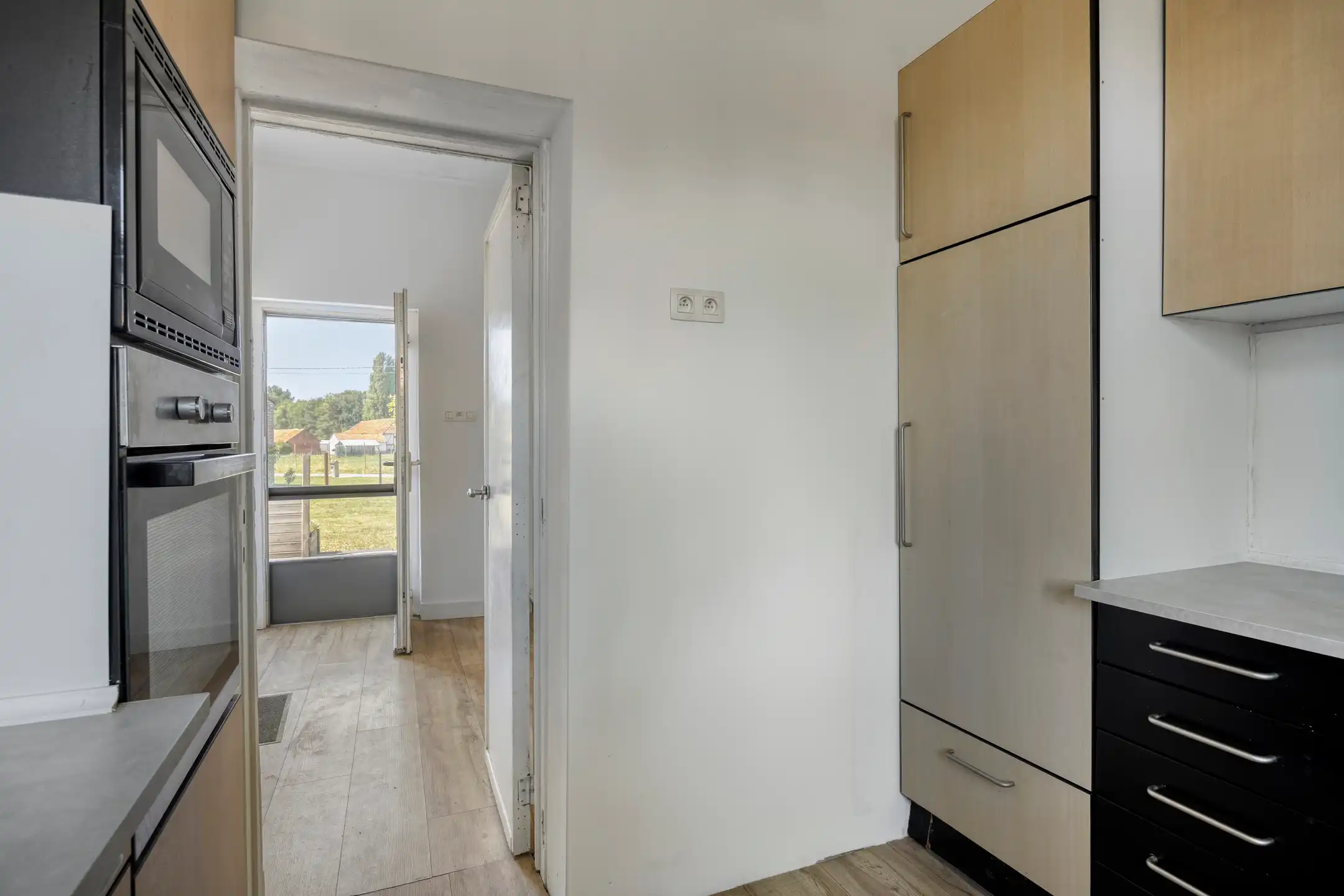 Deels gerenoveerde woning met prachtig verzicht op 14 are foto 6