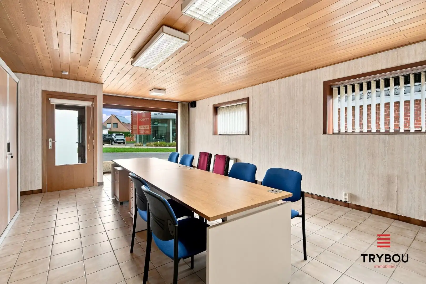 Ruime alleenstaande villa op een royaal perceel van 1265m² foto 9