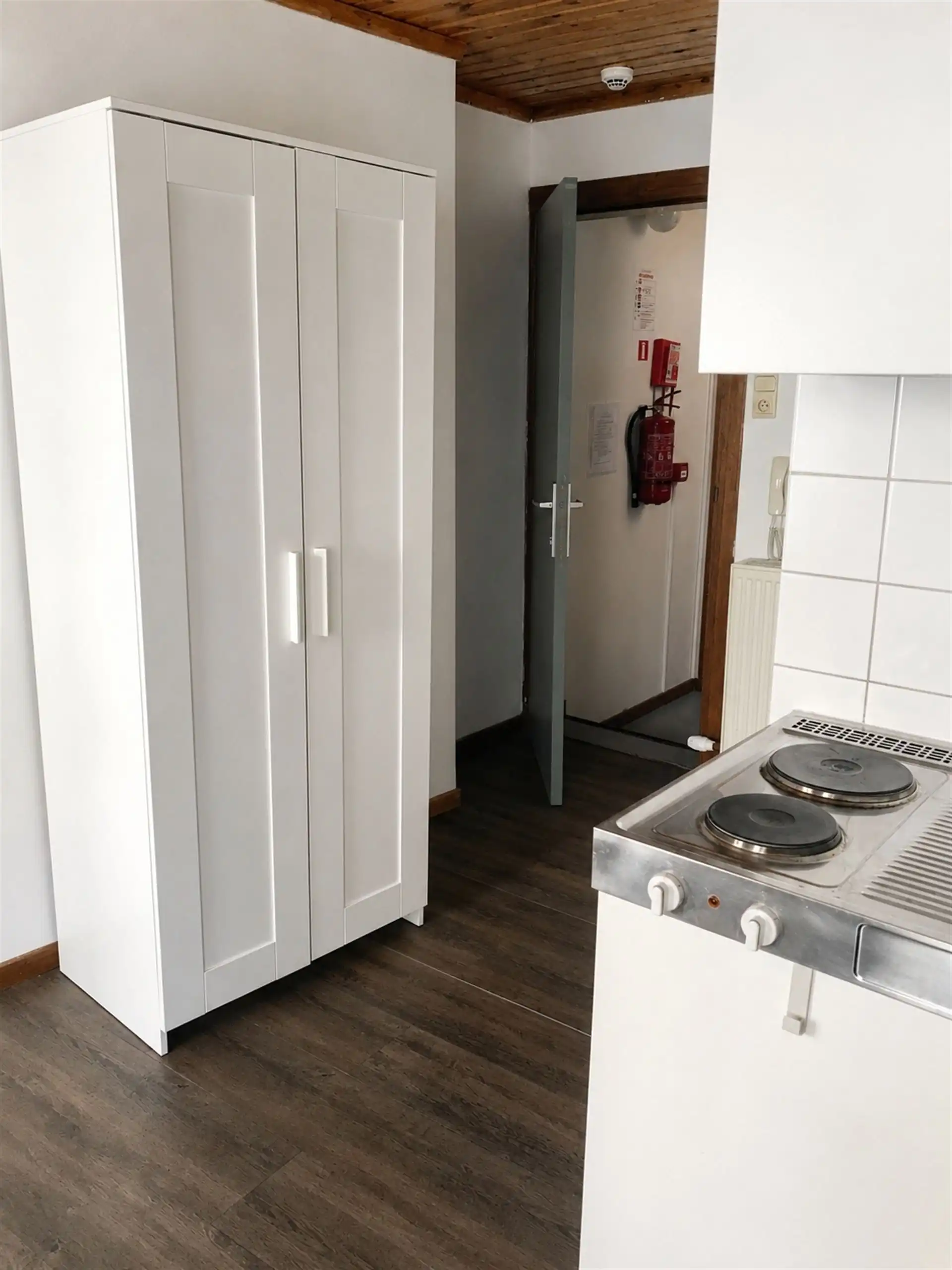 Studentenhuis met 3 koten met eigen badkamer en keuken. foto 16