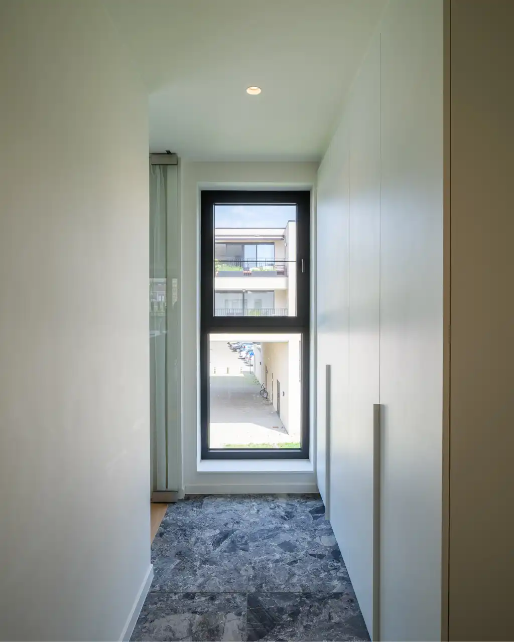 Royaal en hoogwaardig afgewerkt appartement met drie slaapkamers en ruim zonneterras. foto 13