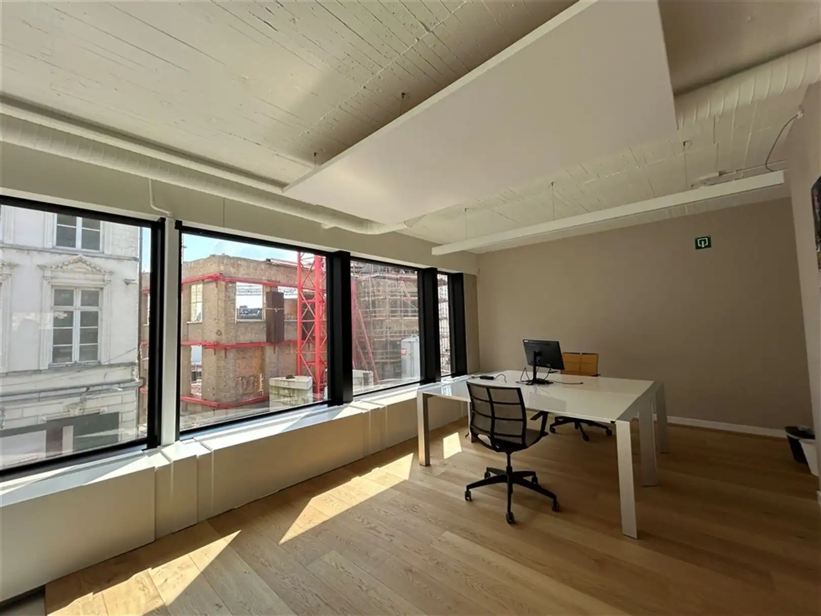Kantoorgebouw foto 4