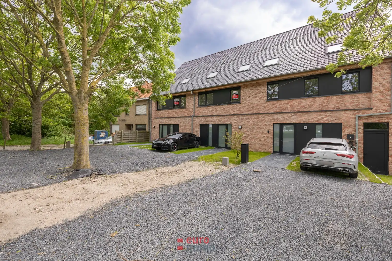 Wonen in een zee van ruimte aan de groene rand van het historische stadscentrum van Nieuwpoort! foto {{pictureIndex}}