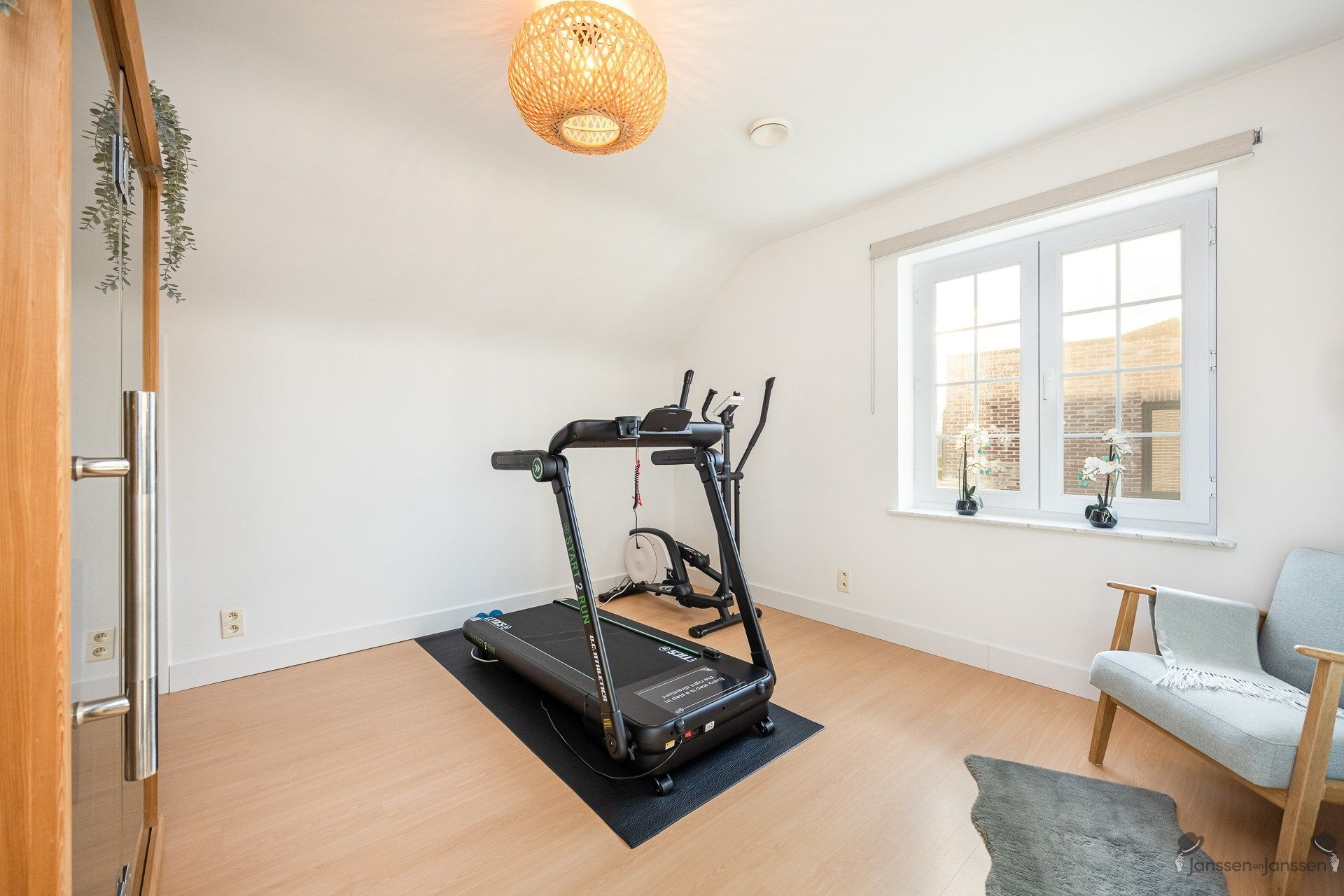 Lichtrijke, top-onderhouden woning in een doodlopende straat in hartje Sint-Job foto 15