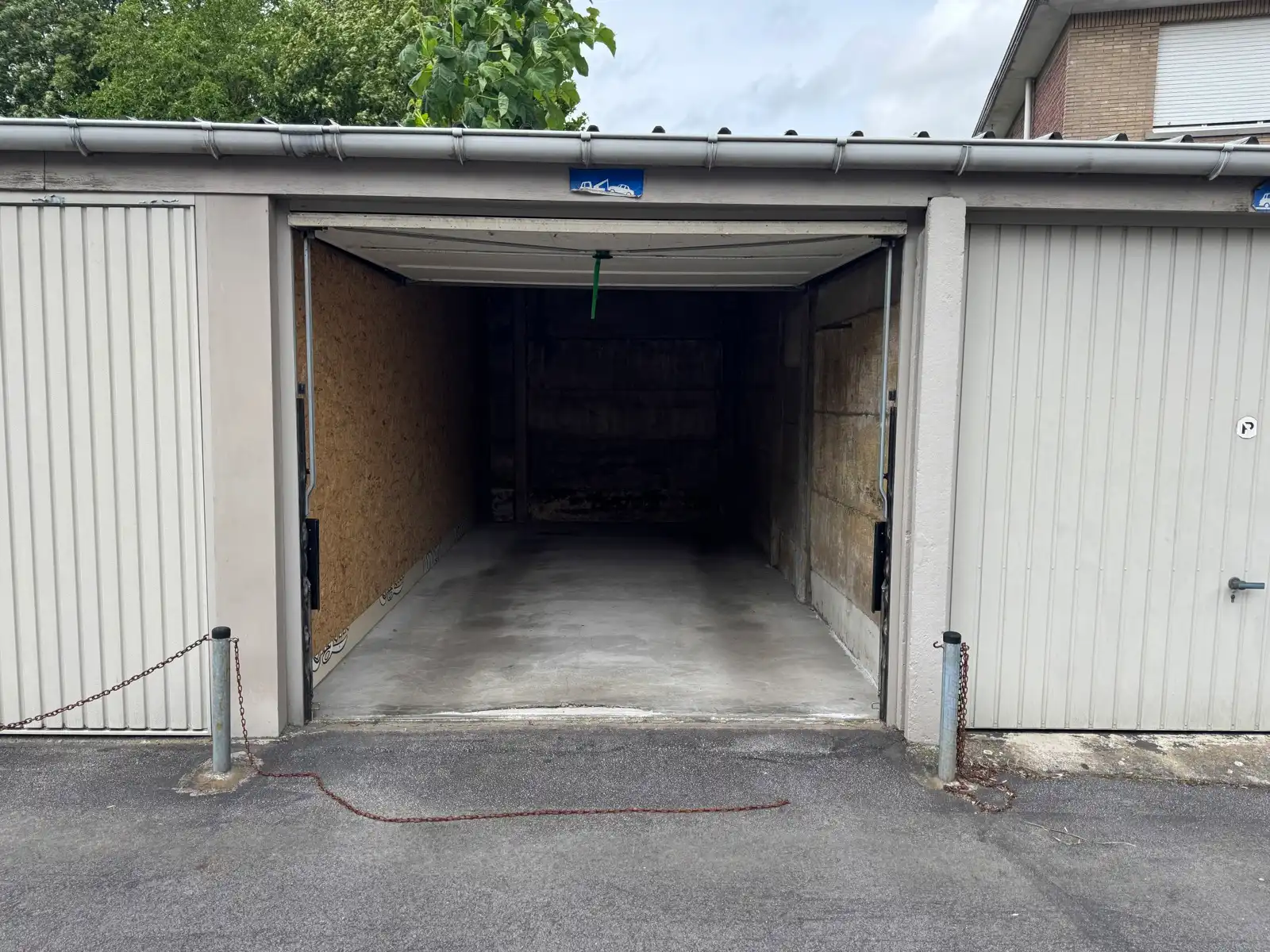 Garagebox met manuele poort foto 4