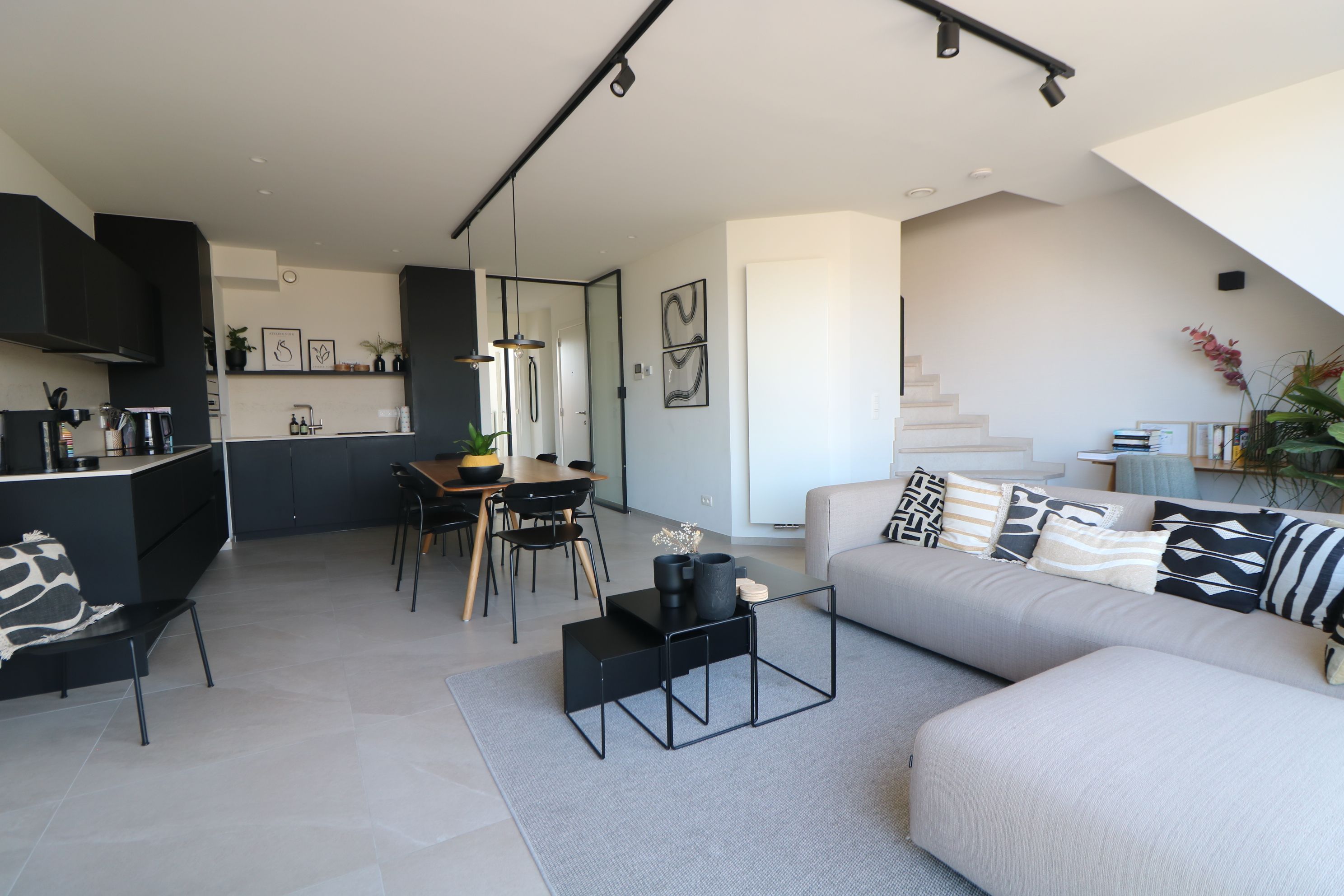 Luxueus, modern 3-slaapkamerappartement vlakbij Grote Markt foto {{pictureIndex}}