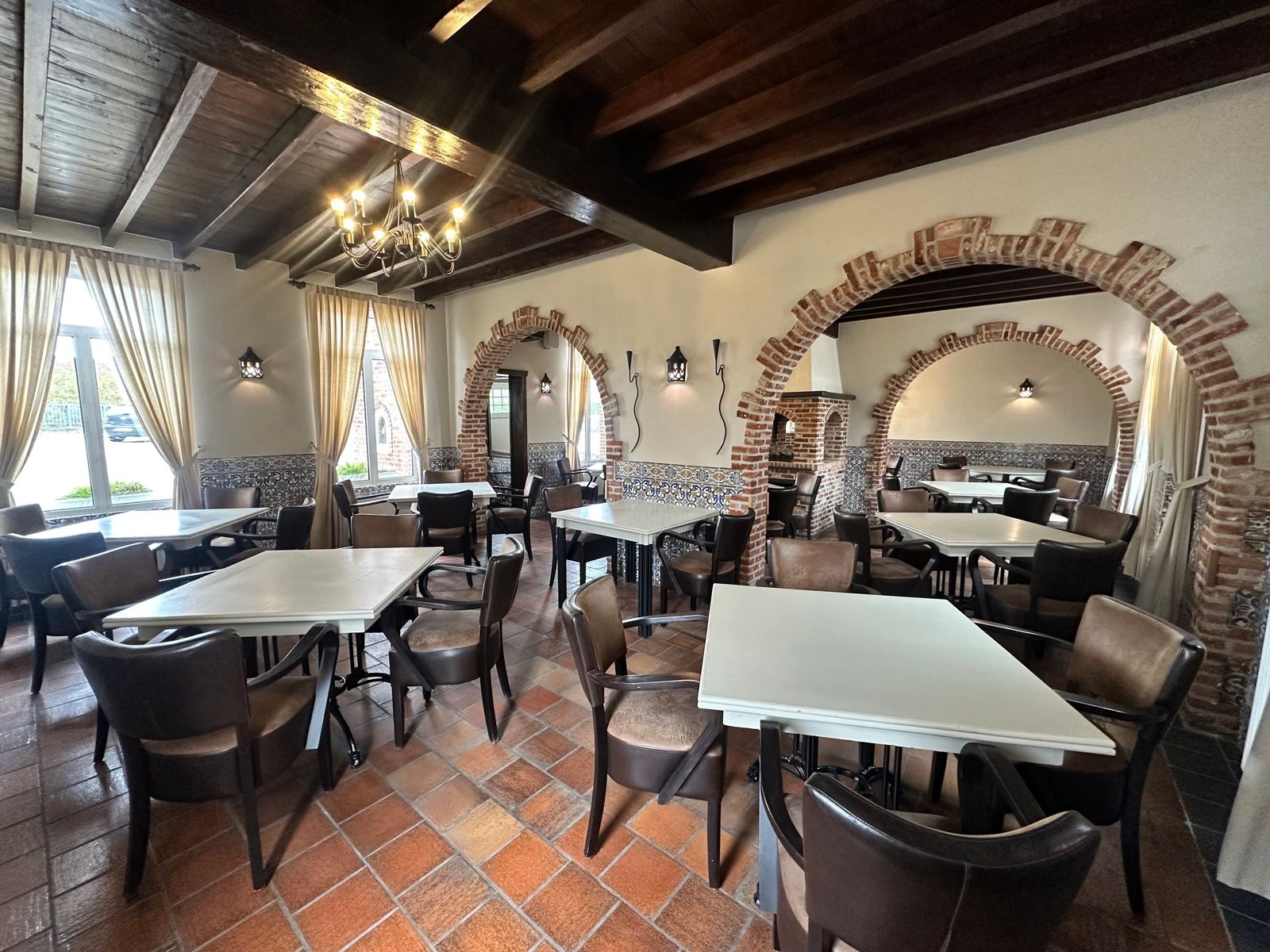 Veelzijdig horecapand met terras en privéparking foto 7