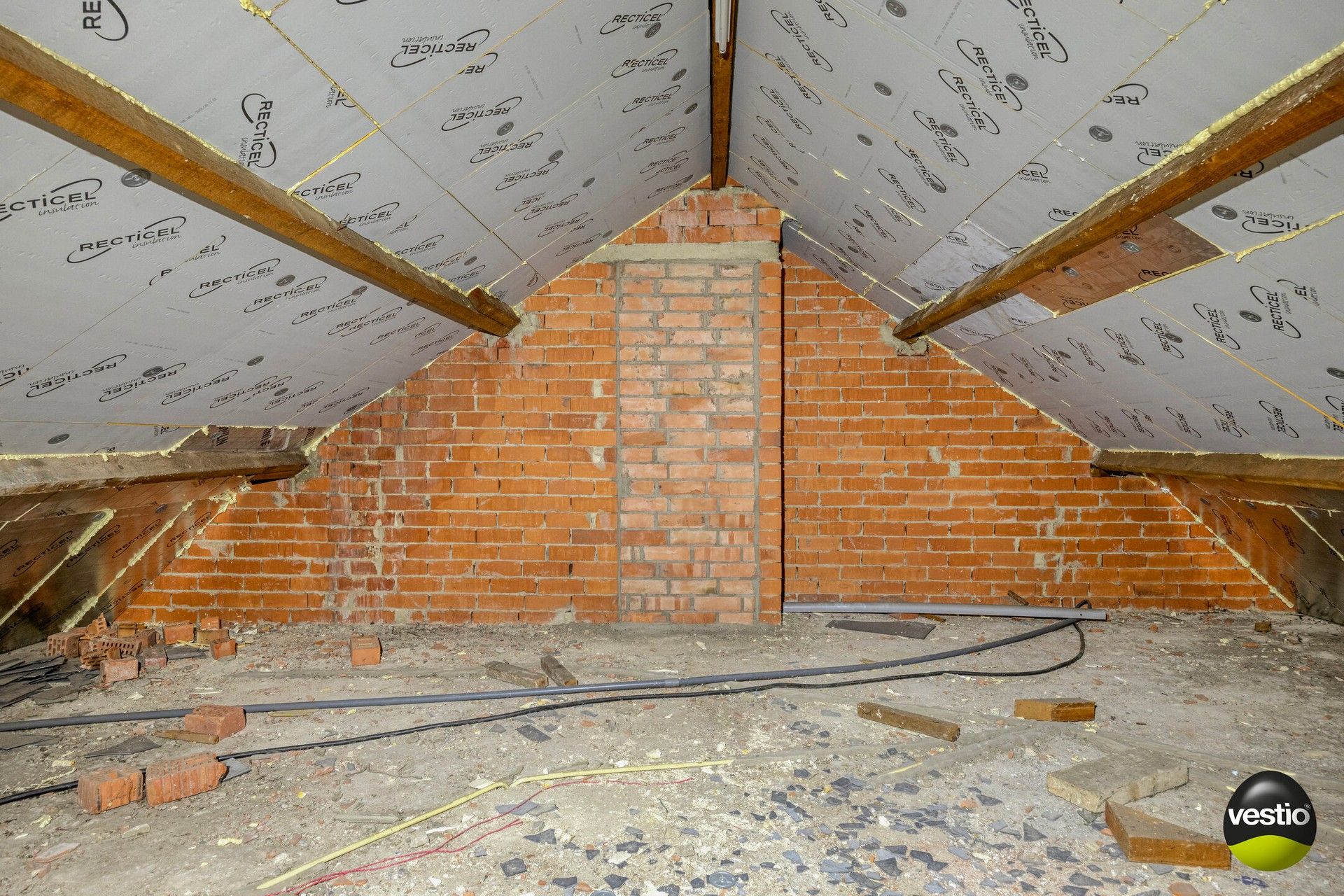 Handelshuis met absolute topligging en verhuurd bovenliggend appartement in hartje Alken. foto 22