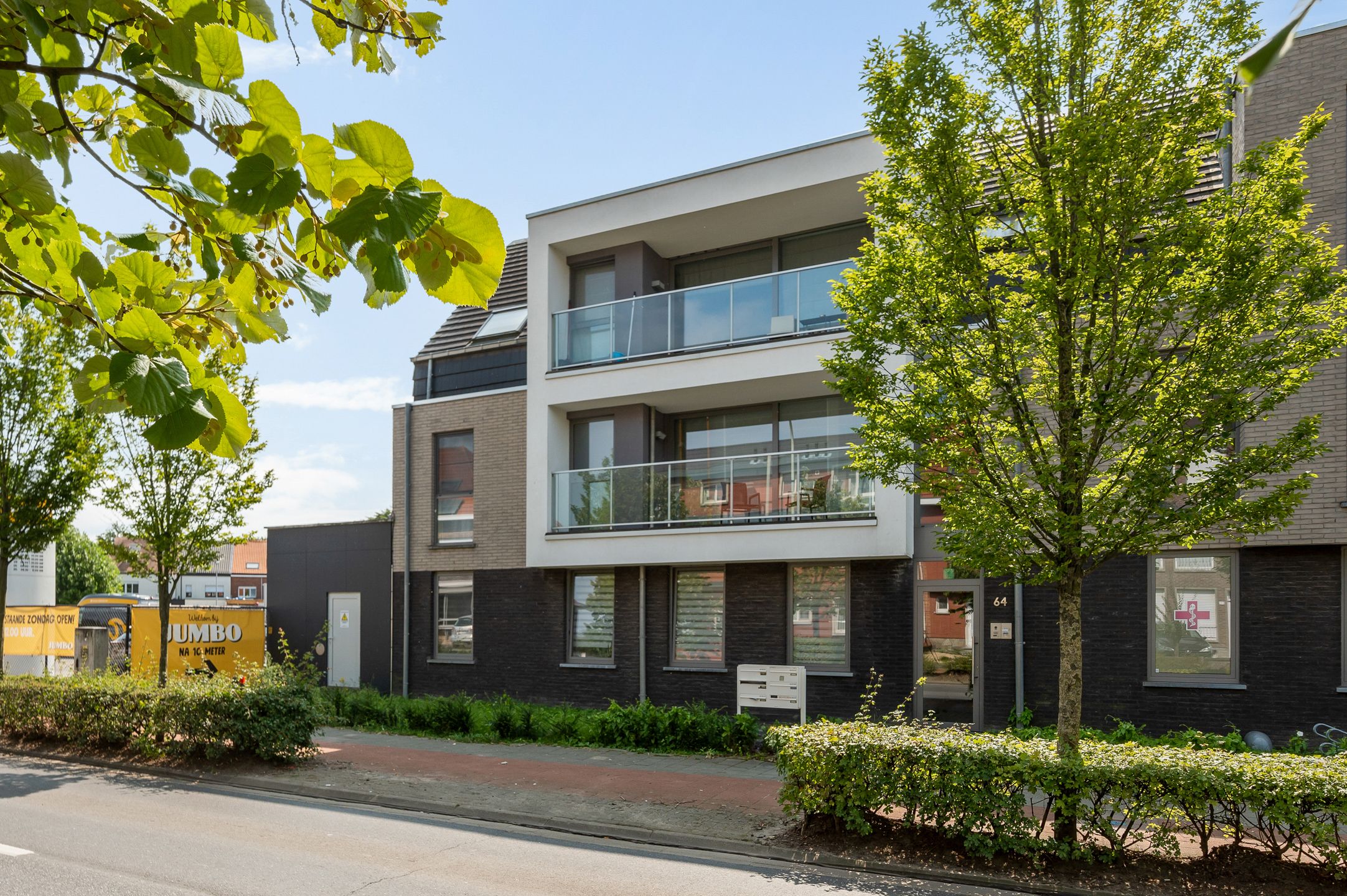 Ruim gelijkvloers appartement (2 slk.) met mooie zuid-tuin foto 2