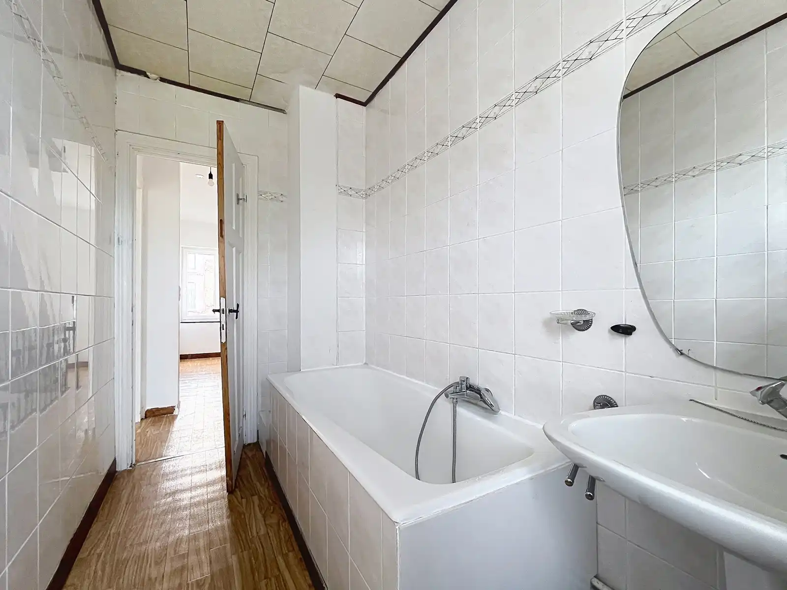 Rijwoning op een goede locatie met 3 slpks  foto 12