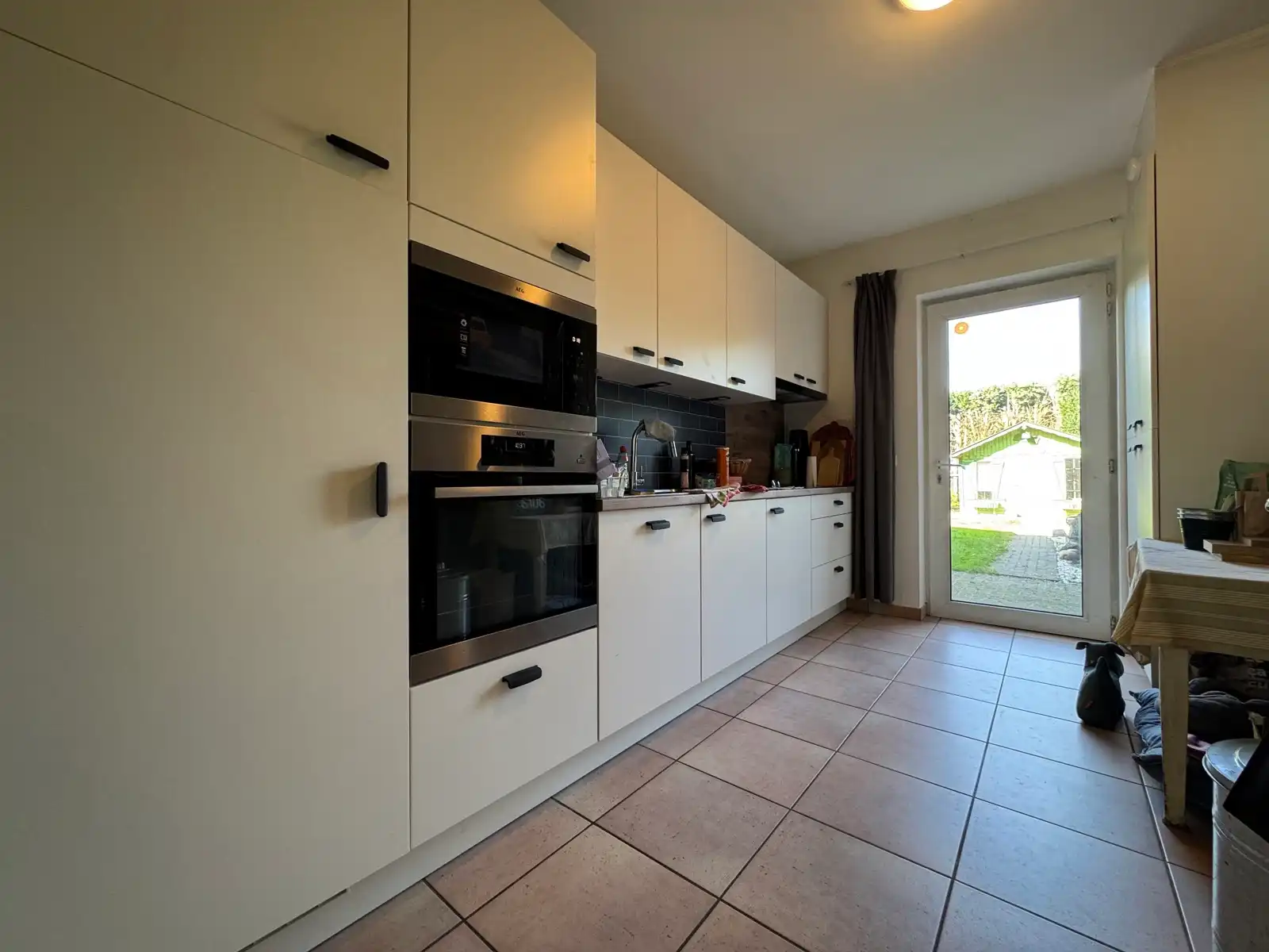 Gelijkvloers appartement met ruime privé tuin en garage foto 18